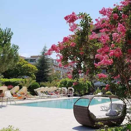 Hotell Grand - Medical 5*