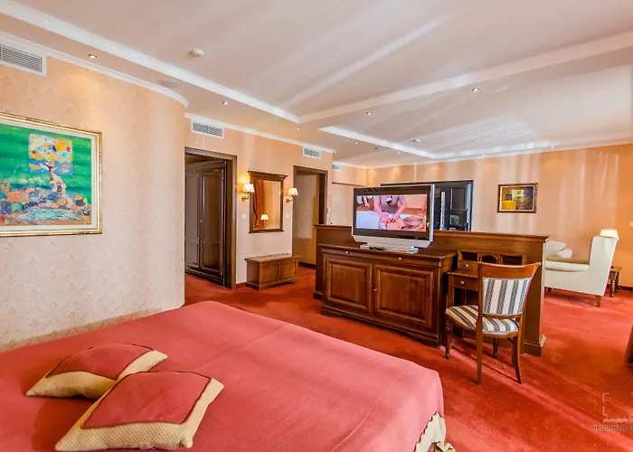 Hotel Grand - Medical